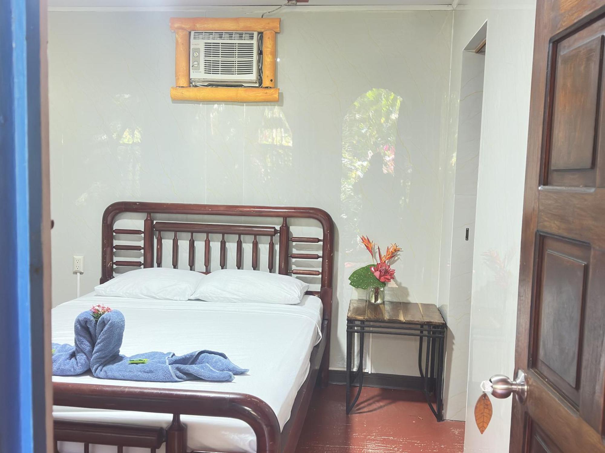 La Palapa Hut Nature Hostel